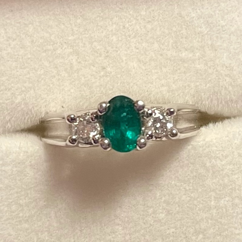 Genuine emerald and natural diamond ring (sizable) 14K white gold - Picture 2 of 3